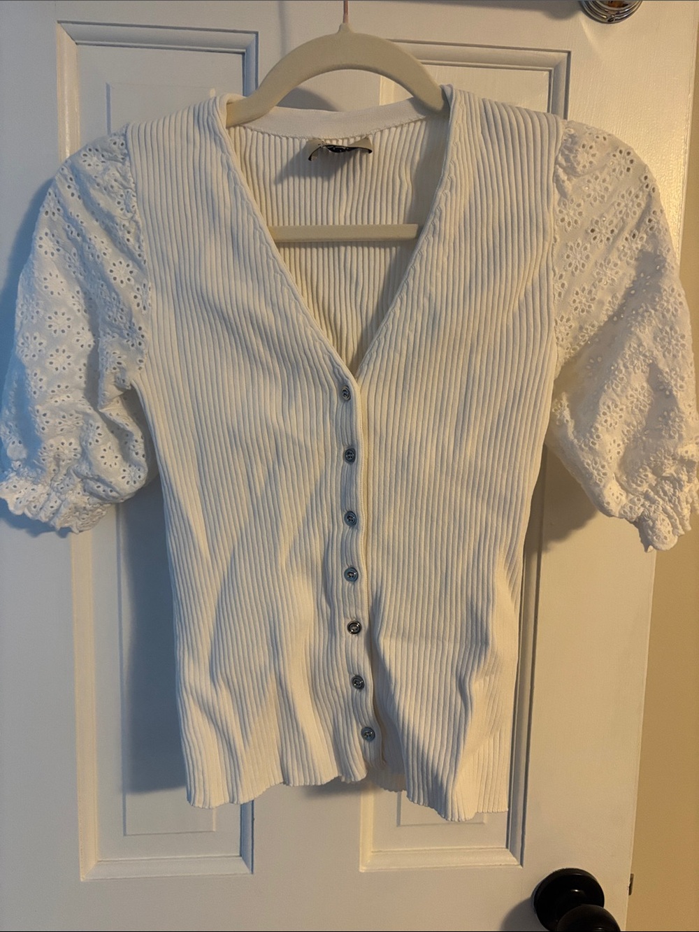 Elie Tahari White Ribbed V-Neck Button-Front Top with Eyelet Puff Sleeves